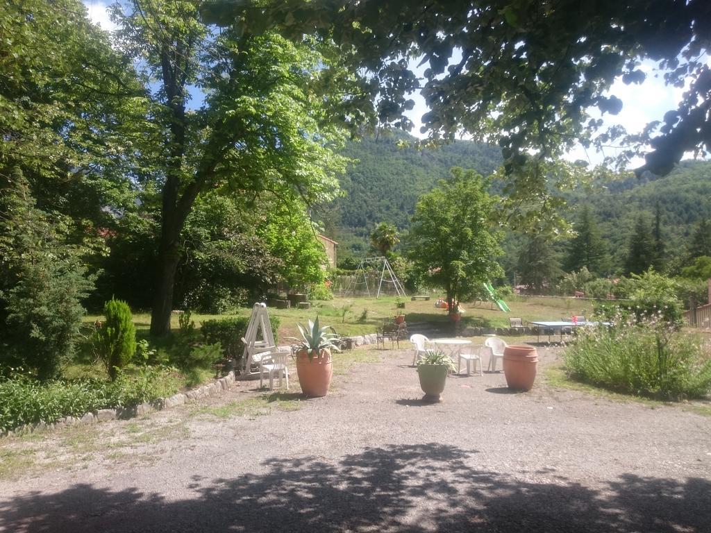 Hotel Le Mas Fleuri Vernet-les-Bains Exterior foto